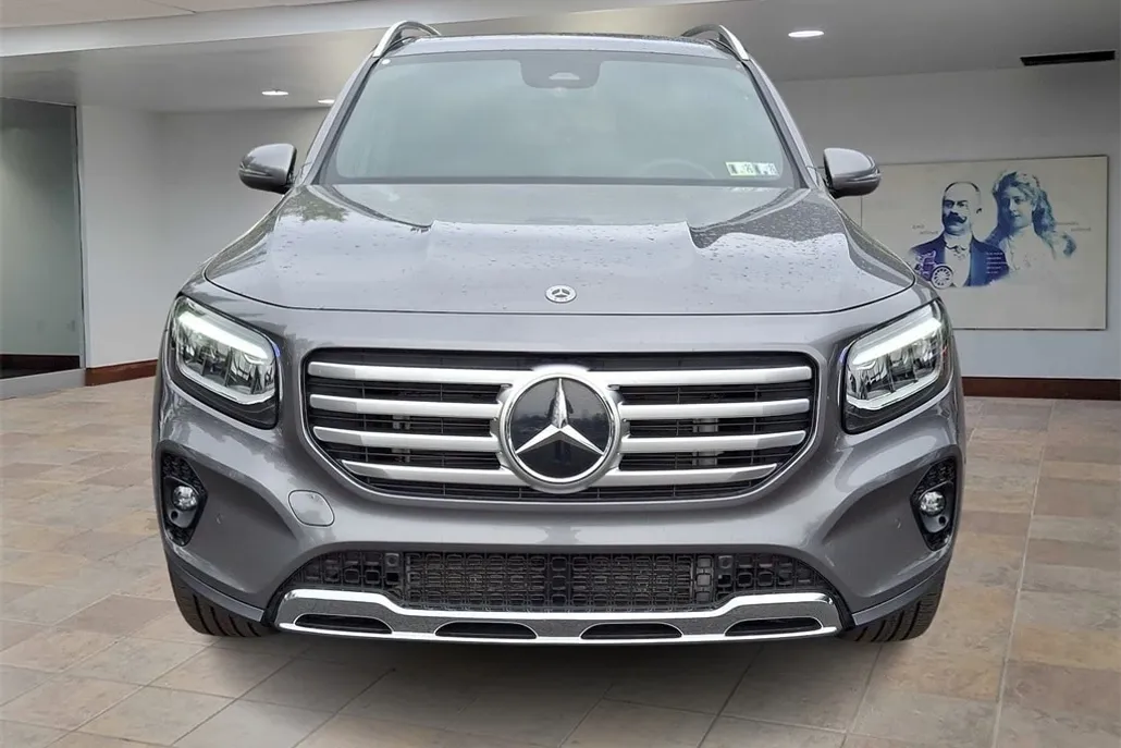 2025 Mercedes Benz GLB 250 4MATIC photo 1