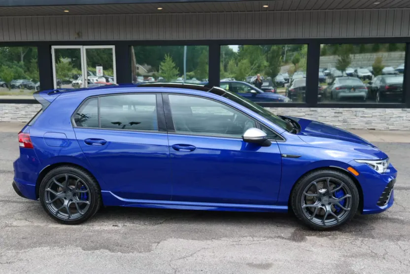2024 Volkswagen Golf R photo 1