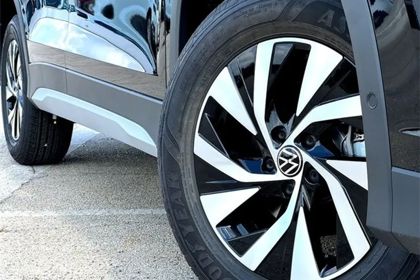 2025 Volkswagen Tiguan S photo 1