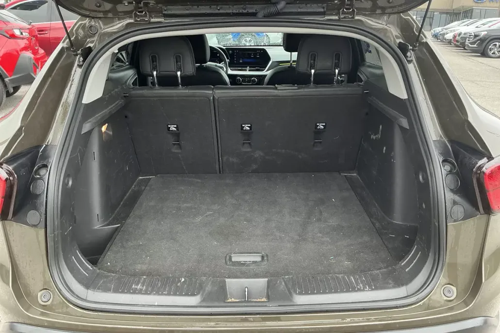 2024 Chevrolet Trax LT photo 1