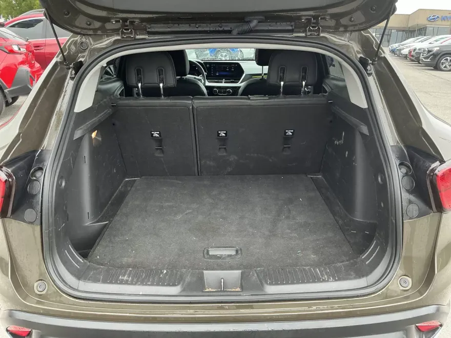 2024 Chevrolet Trax LT photo 1