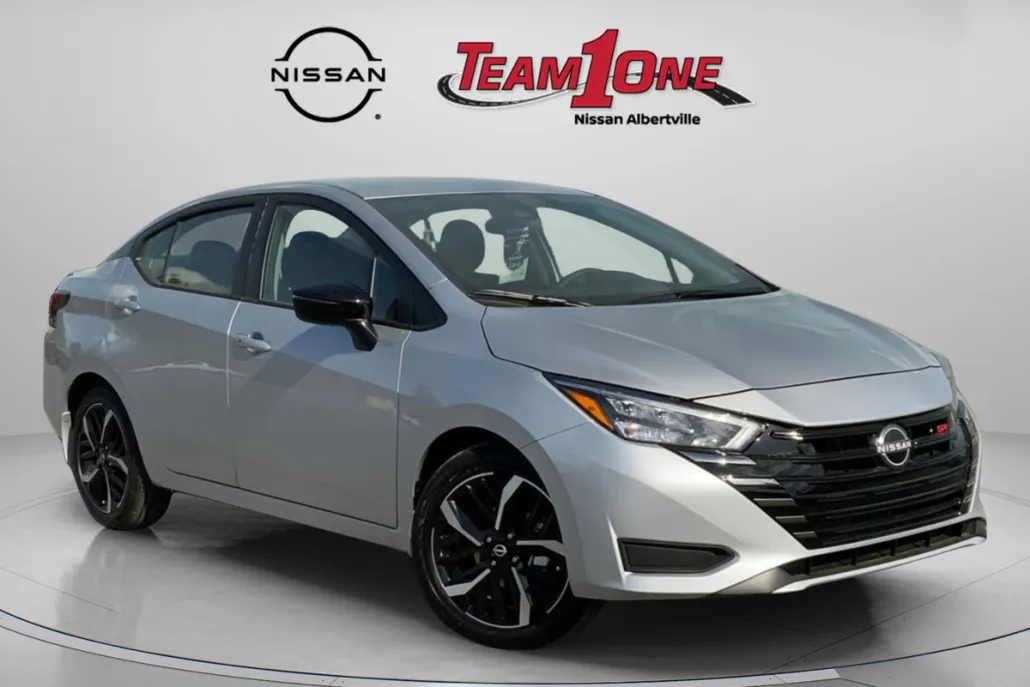 2025 Nissan Versa SR photo 1