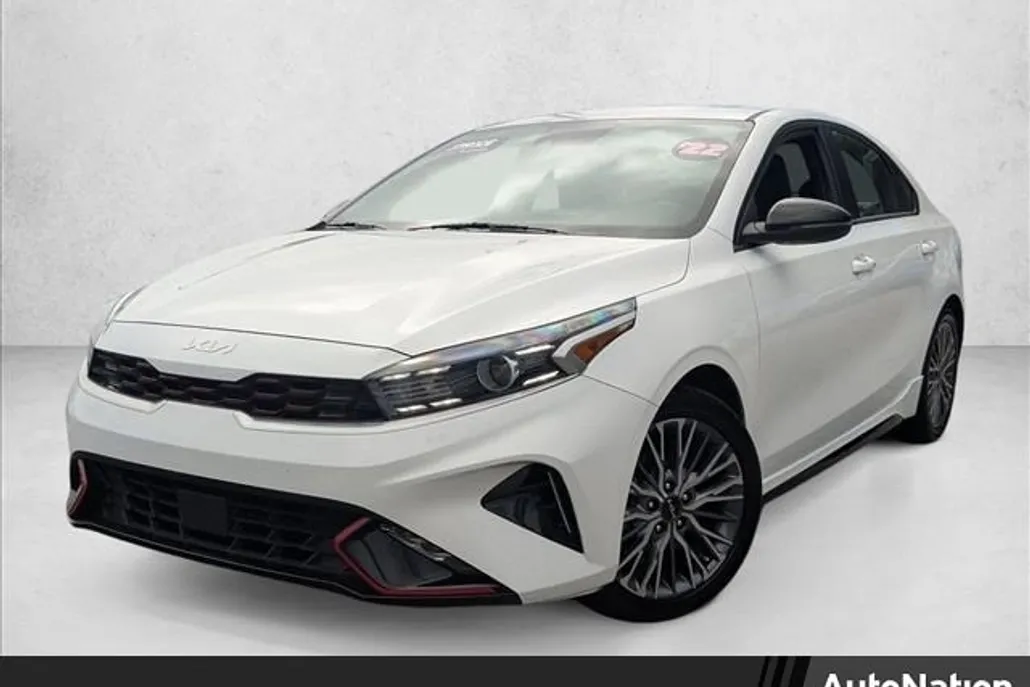 2022 Kia Forte GT-Line photo 1