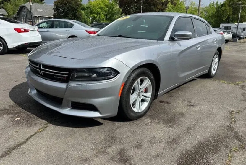 2016 Dodge Charger SE photo 1