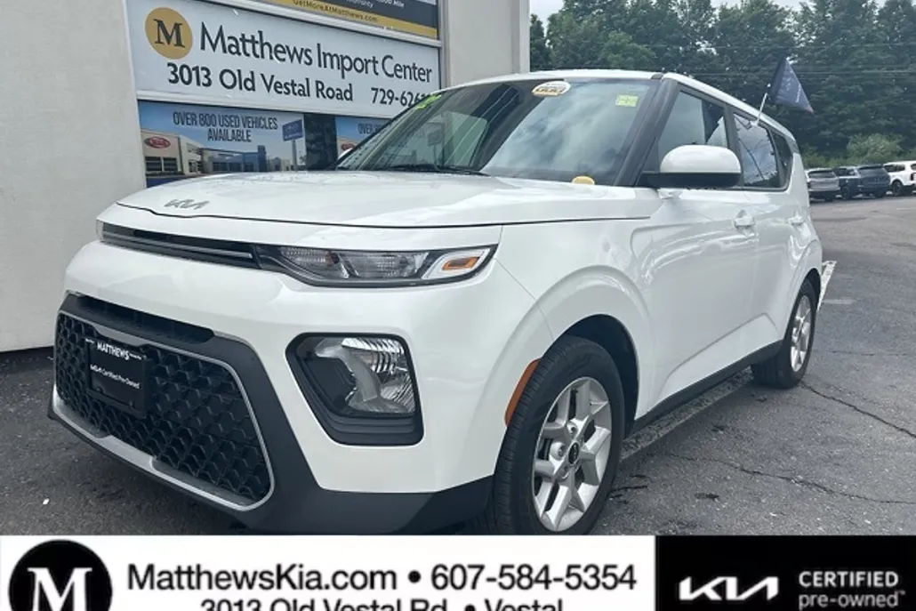 2022 Kia Soul LX photo 1