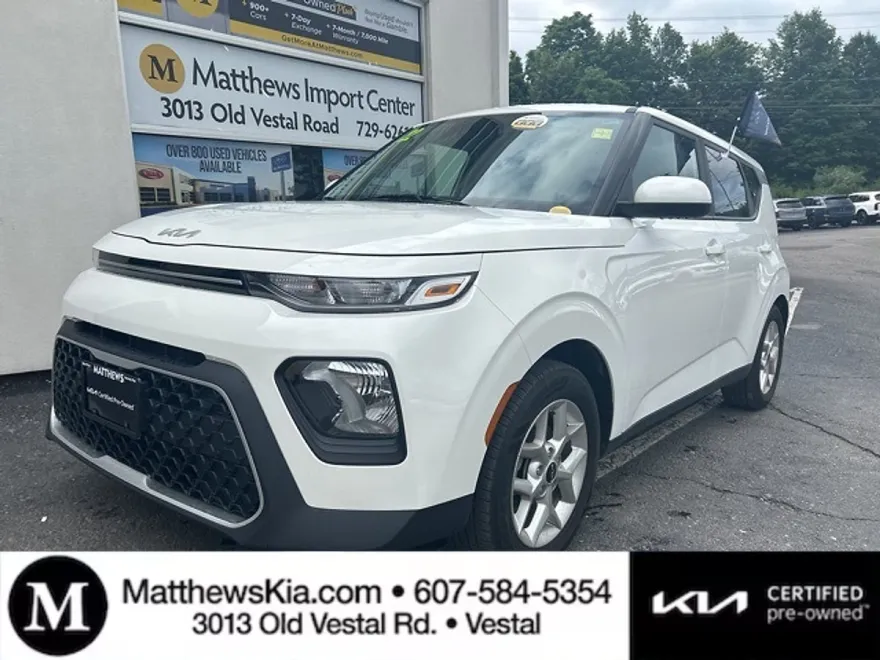 2022 Kia Soul LX photo 1