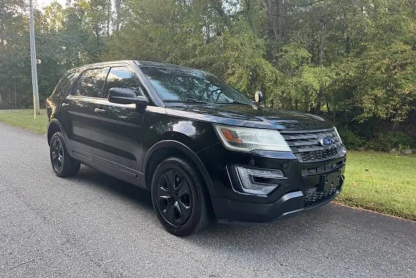 2016 Ford Explorer photo 1