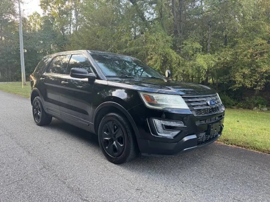 2016 Ford Explorer photo 1