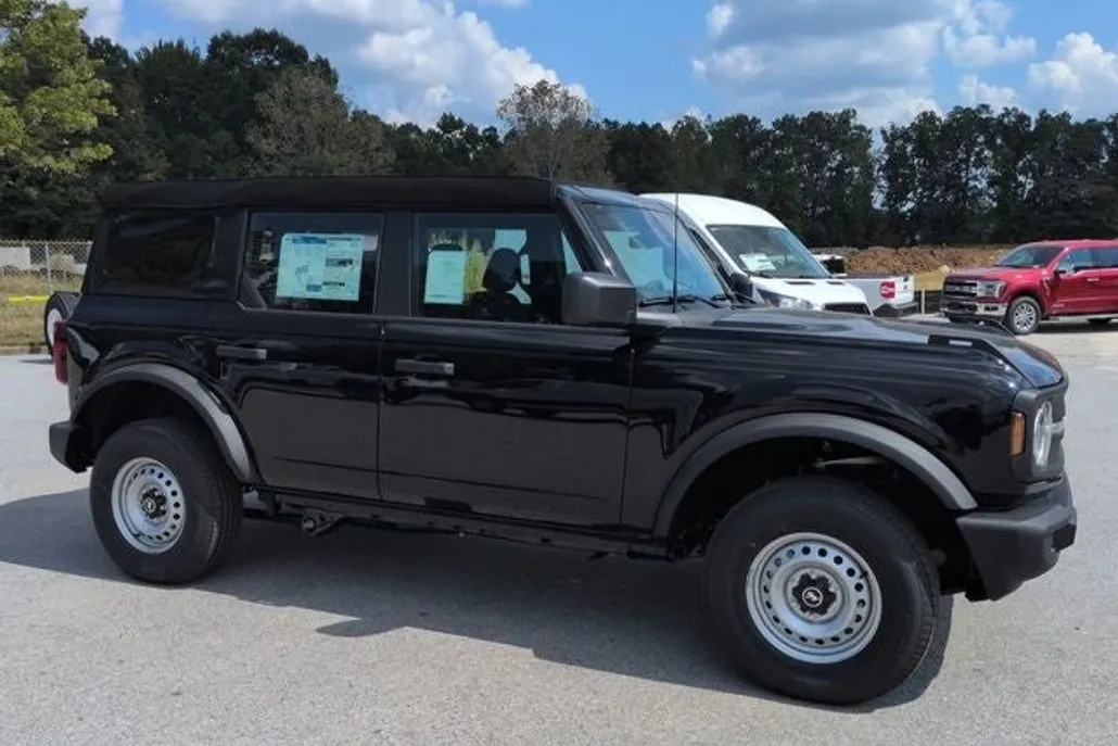 2025 Ford Bronco Base photo 1