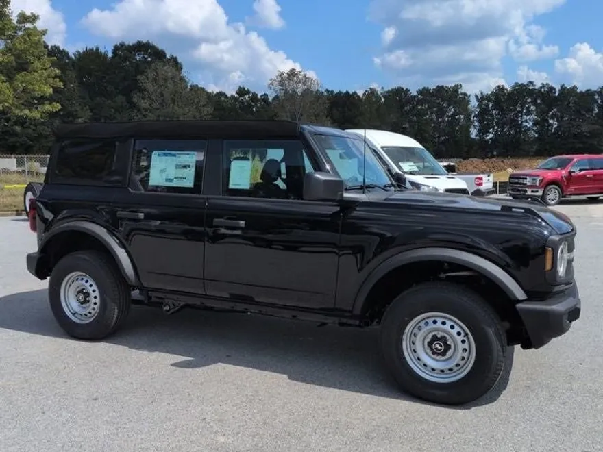 2025 Ford Bronco Base photo 1