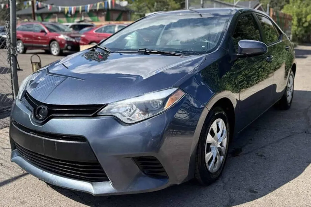 2014 Toyota Corolla LE photo 1