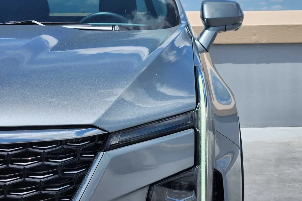 2025 Cadillac XT4 Premium Luxury photo 1