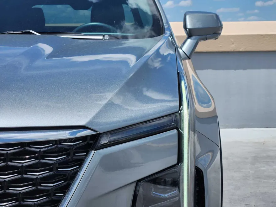 2025 Cadillac XT4 Premium Luxury photo 1