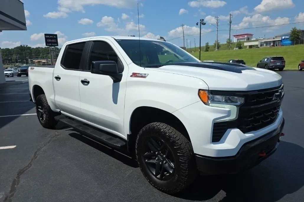2024 Chevrolet Silverado 1500 LT Trail Boss photo 1