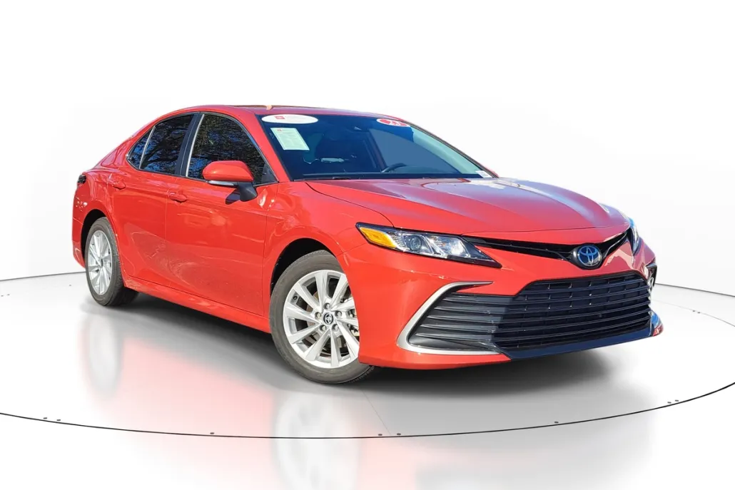 2023 Toyota Camry LE photo 1