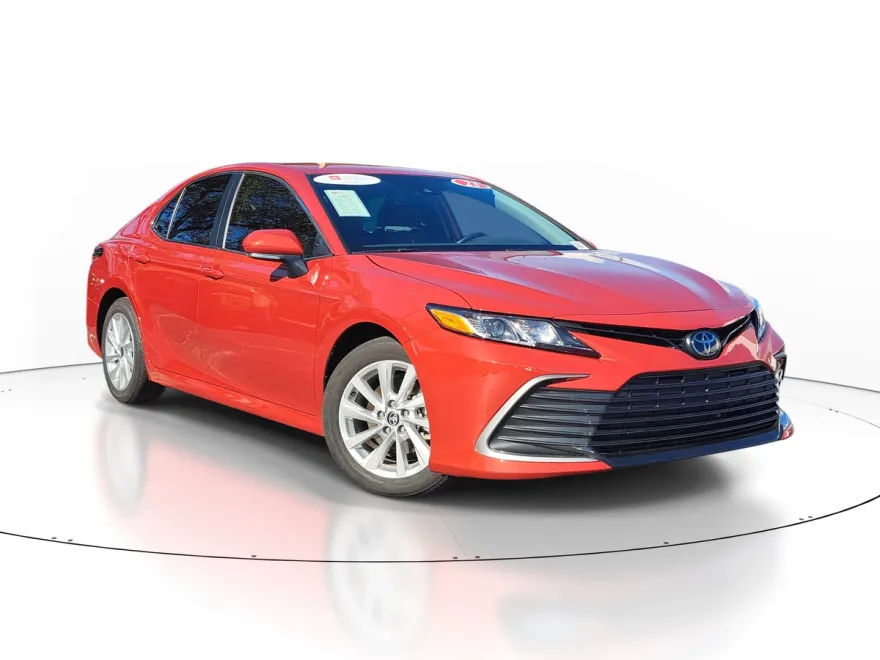 2023 Toyota Camry LE photo 1