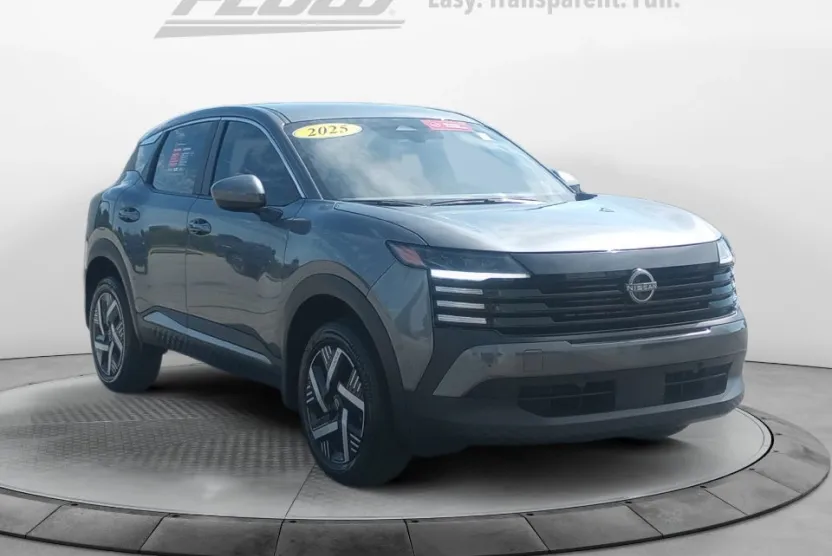 2025 Nissan Kicks SV photo 1