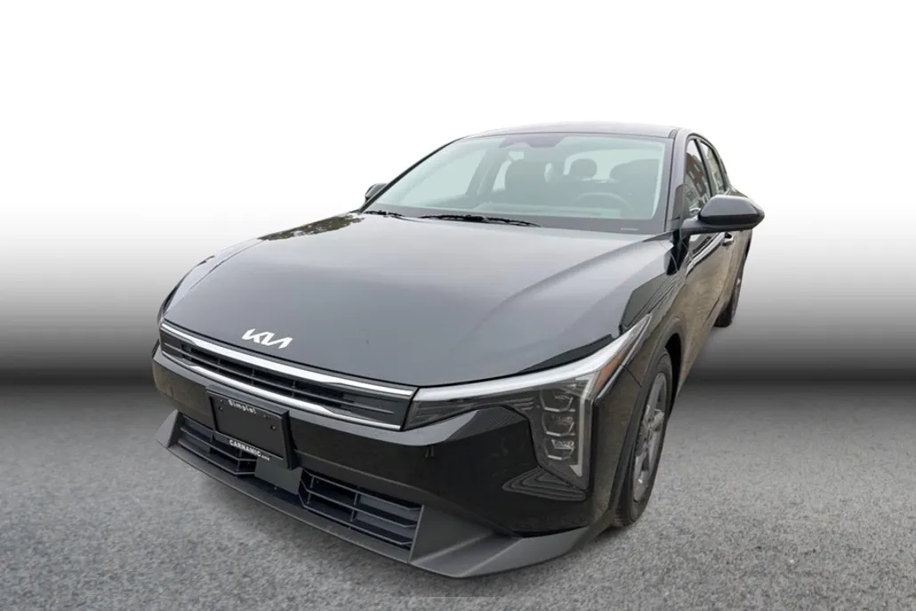 2025 Kia K4 LXS photo 1