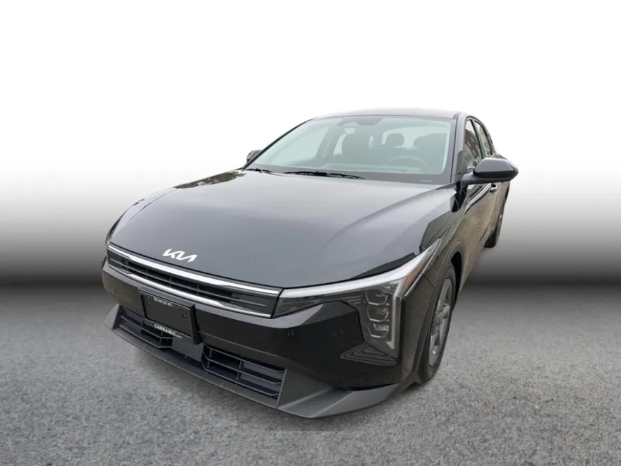 2025 Kia K4 LXS photo 1
