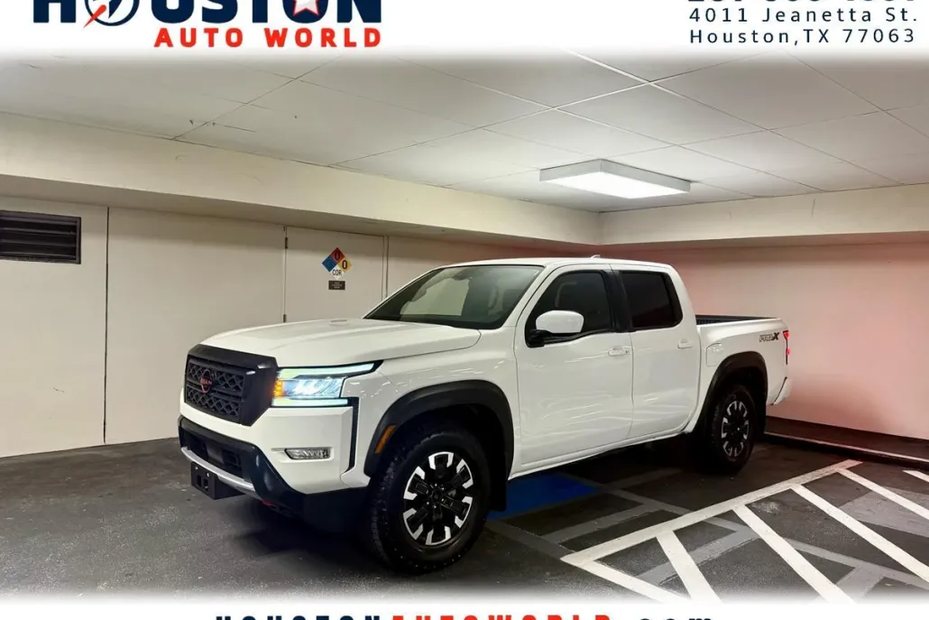 2022 Nissan Frontier PRO-4X Crew Cab photo 1