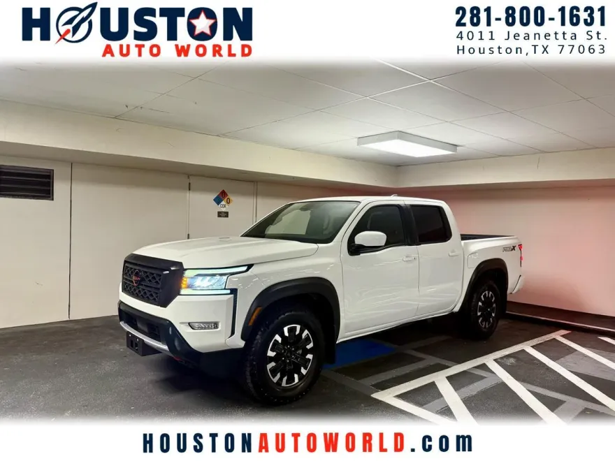 2022 Nissan Frontier PRO-4X Crew Cab photo 1