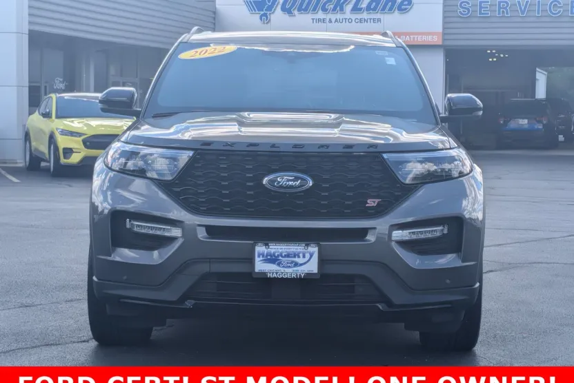 2022 Ford Explorer ST photo 1
