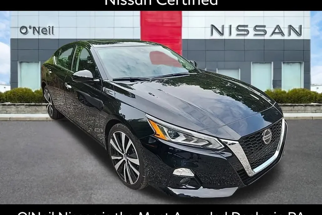 2022 Nissan Altima 2.5 Platinum photo 1