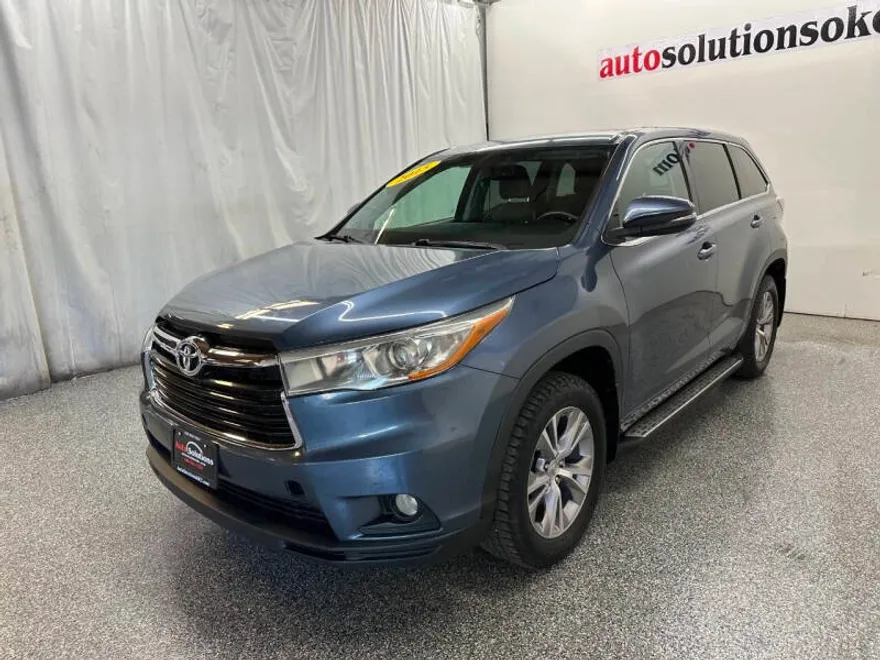 2015 Toyota Highlander LE Plus photo 1
