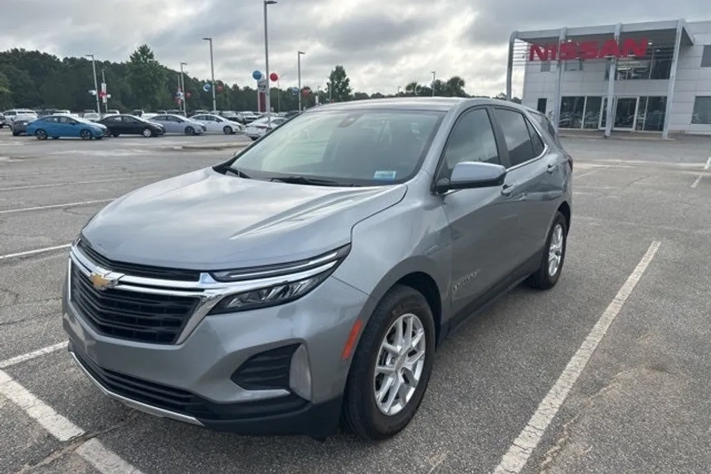 2023 Chevrolet Equinox LT photo 1