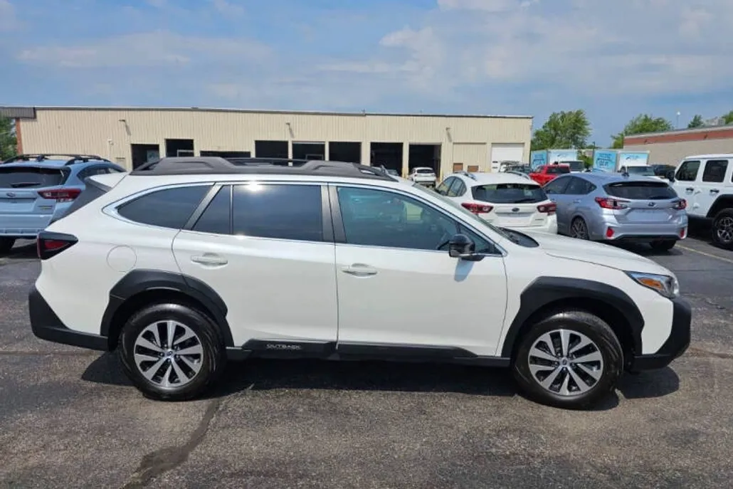 2024 Subaru Outback Premium photo 1