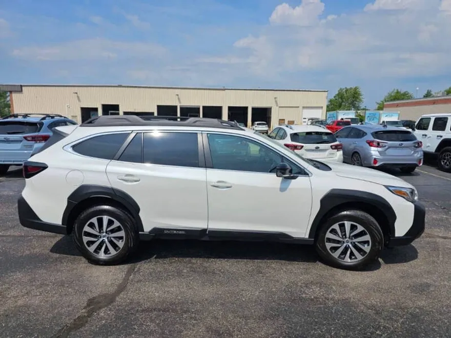 2024 Subaru Outback Premium photo 1
