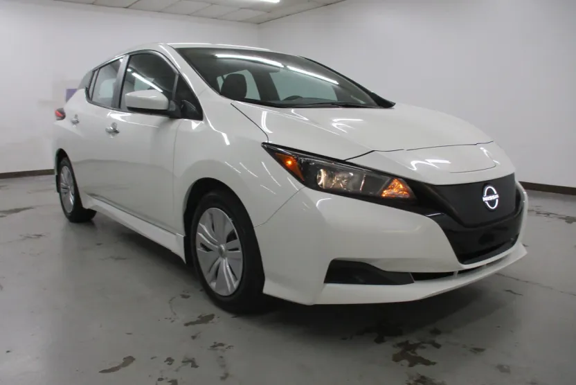2023 Nissan Leaf S photo 1