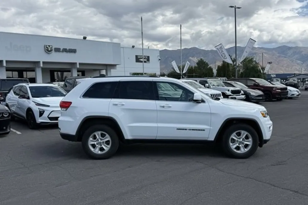 2017 Jeep Grand Cherokee Laredo photo 1