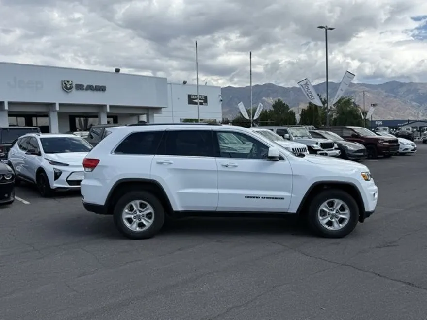 2017 Jeep Grand Cherokee Laredo photo 1