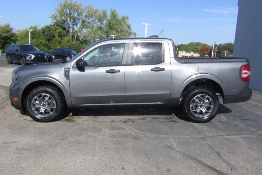 2025 Ford Maverick XLT photo 1