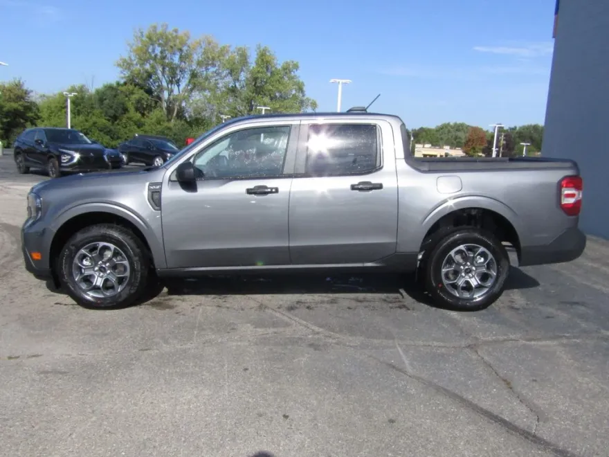 2025 Ford Maverick XLT photo 1