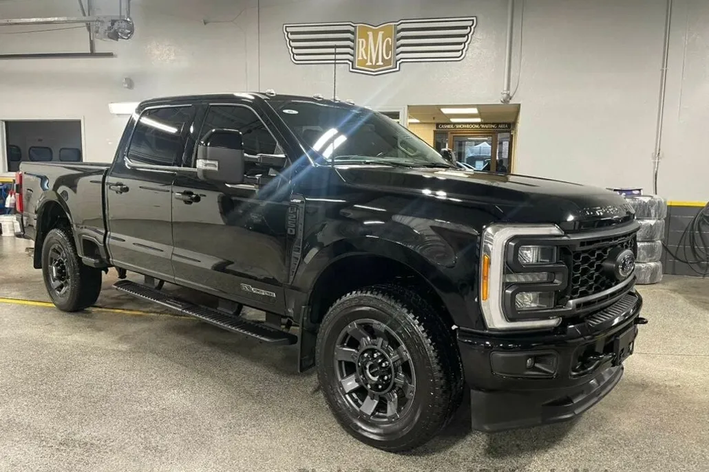2023 Ford F-250 Lariat photo 1