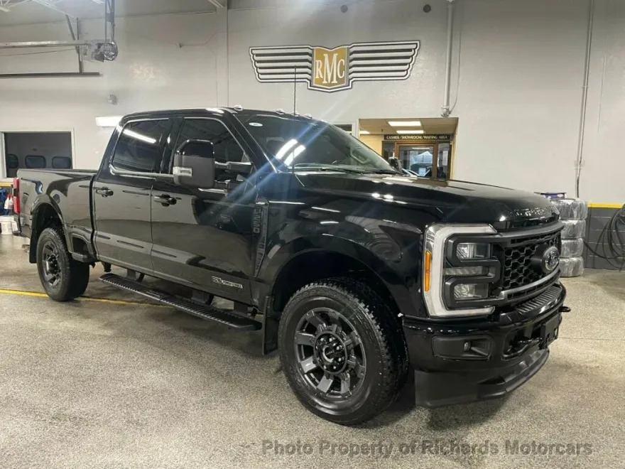 2023 Ford F-250 Lariat photo 1