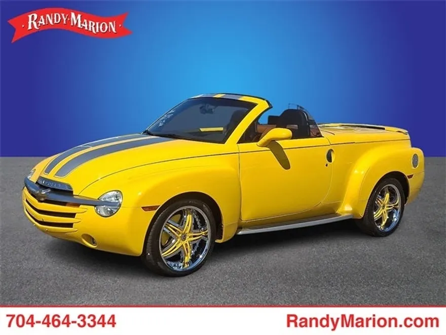 2004 Chevrolet SSR Base photo 1