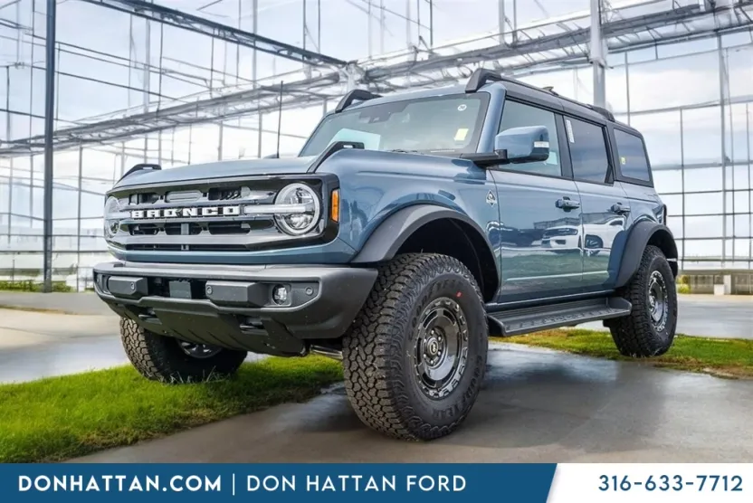 2025 Ford Bronco Outer Banks photo 1