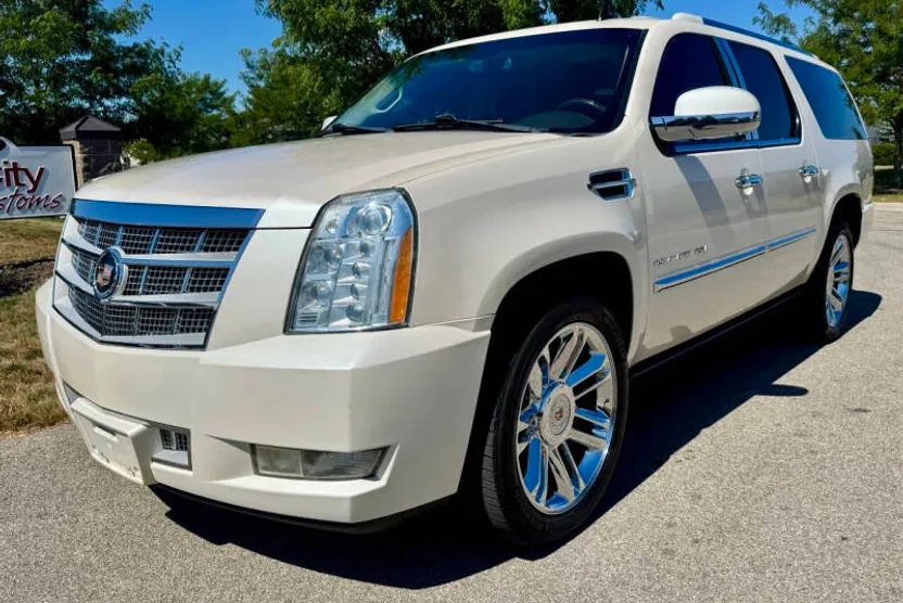 2013 Cadillac Escalade ESV Platinum photo 1