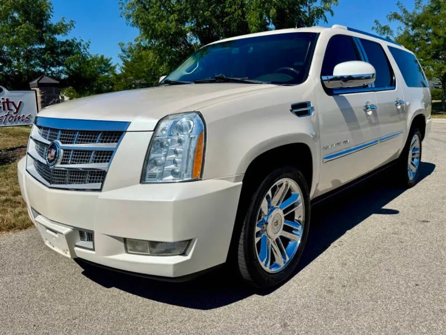 2013 Cadillac Escalade ESV Platinum photo 1