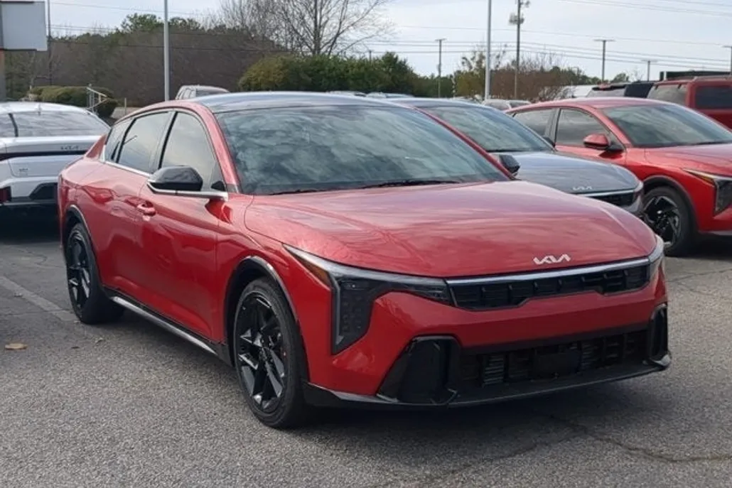 2025 Kia K4 GT-Line Turbo photo 1