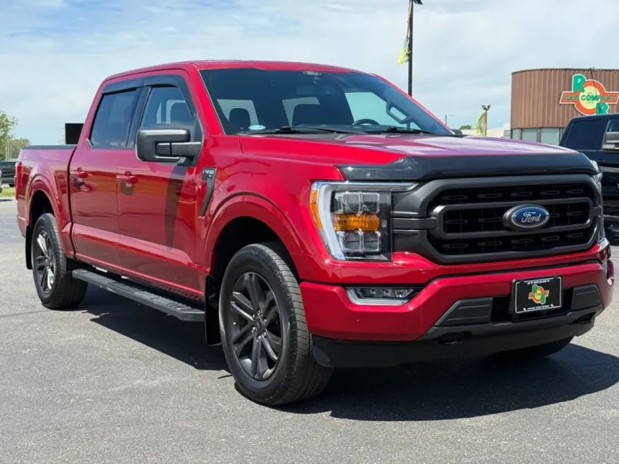 2021 Ford F-150 XLT photo 2