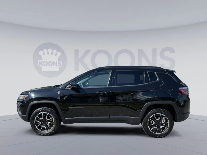 2024 Jeep Compass Trailhawk photo 1