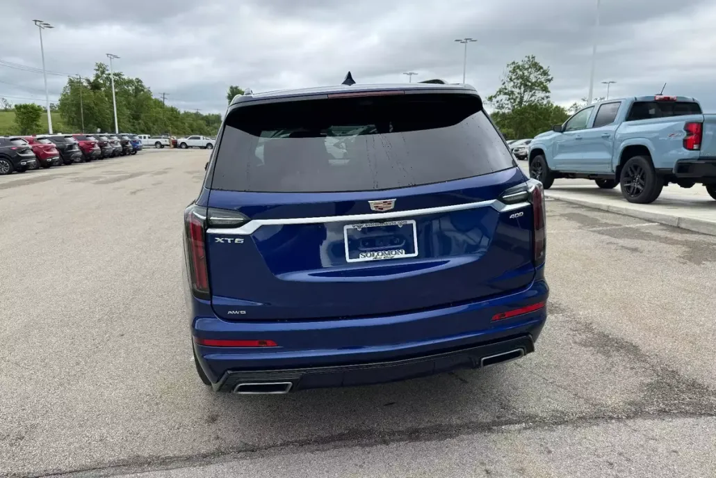2025 Cadillac XT6 Sport photo 1