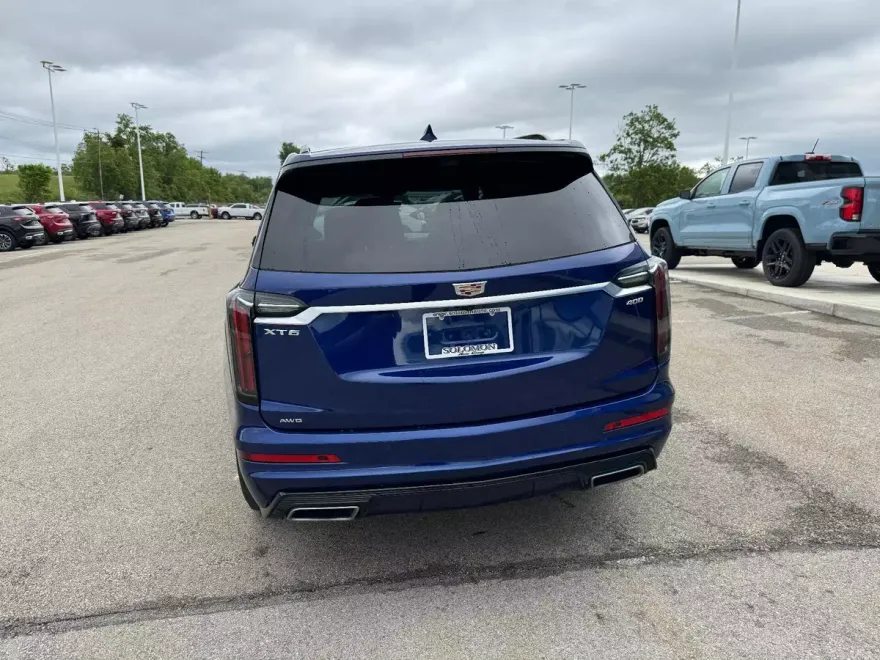 2025 Cadillac XT6 Sport photo 1
