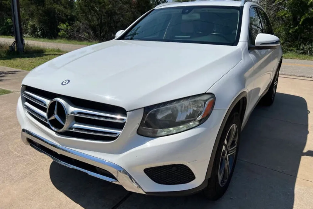 2016 Mercedes Benz GLC 300 photo 1