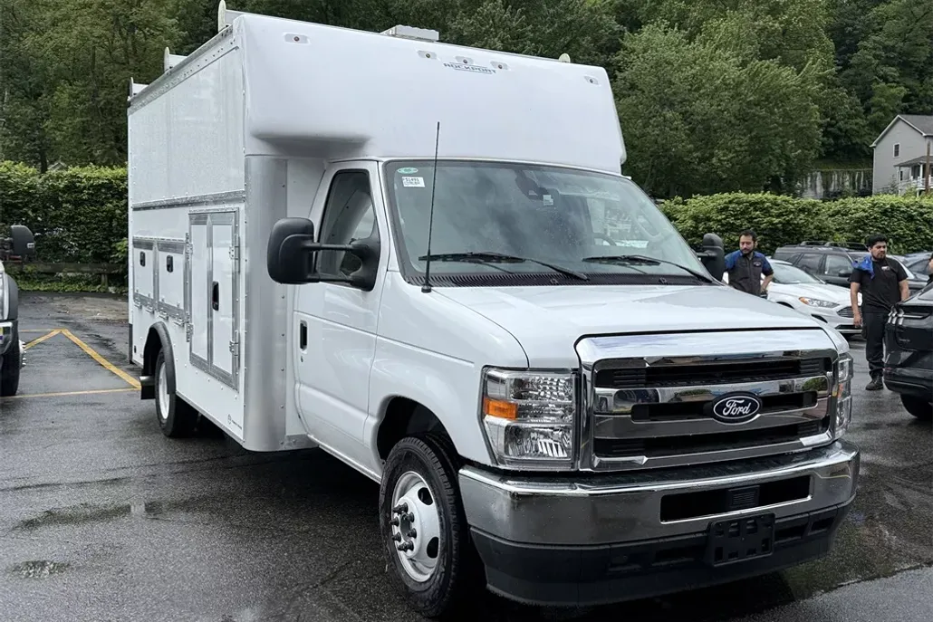 2026 Ford E-350 Base photo 1