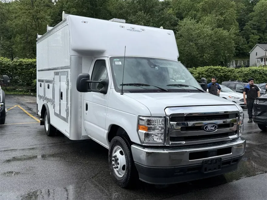 2026 Ford E-350 Base photo 1